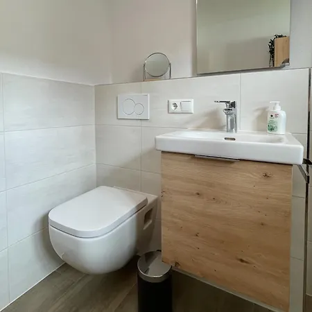 Mit Pool & Sauna 하우젠베르크